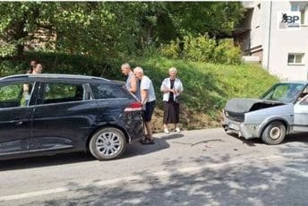 Bijelo Polje: Jedna osoba povrijeđena u sudaru dva vozila Bijelo Polje: Jedna osoba povrijeđena u sudaru dva vozila