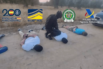 Španska i kolumbijska policija otkrile su i rasturile veliku grupu krijumčara kokaina Španska i kolumbijska policija otkrile su i rasturile veliku grupu krijumčara kokaina