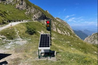 U ovoj zemlji postavljeni su "antiselfi" semafori: Evo i kako to funkcioniše U ovoj zemlji postavljeni su "antiselfi" semafori: Evo i kako to funkcioniše