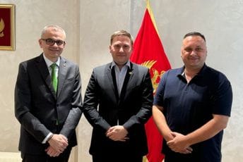 Dogovoren početak radova: Do kraja godine biće adaptirano devet jedinica hitne pomoći širom Crne Gore Dogovoren početak radova: Do kraja godine biće adaptirano devet jedinica hitne pomoći širom Crne Gore