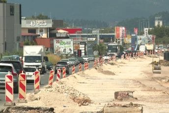 Lisičić: Uprava za saobraćaj da objasni zašto se radovi na putu Tivat - Jaz odvijaju bez kontrole