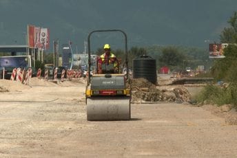 Kinezima još četiri i po mjeseca da završe radove na izgradnji bulevara Tivat – Jaz Kinezima još četiri i po mjeseca da završe radove na izgradnji bulevara Tivat – Jaz