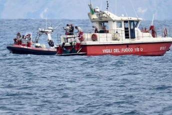 Kapetan jahte koja je potonula kod Sicilije ne želi da odgovara na pitanja tužioca Kapetan jahte koja je potonula kod Sicilije ne želi da odgovara na pitanja tužioca