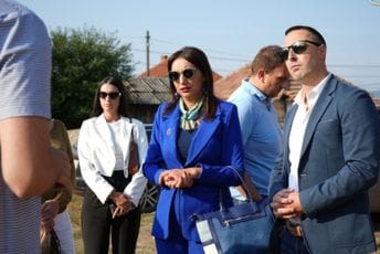 Jakšić-Stojanović obišla područno odjeljenje OŠ Radomir Mitrović u Beranama Jakšić-Stojanović obišla područno odjeljenje OŠ Radomir Mitrović u Beranama