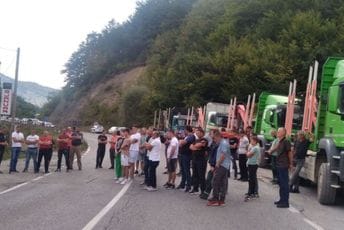 Mali drvoprerađivači traže temeljnu istragu i sankcije za nezakonite radnje Mali drvoprerađivači traže temeljnu istragu i sankcije za nezakonite radnje