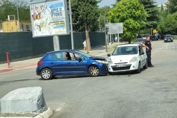 (FOTO) Podgorica: Udes kod Ambasade SAD (FOTO) Podgorica: Udes kod Ambasade SAD