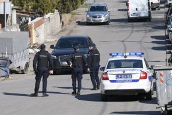 Srbija: Otac ubio sina nožem, pa se objesio Srbija: Otac ubio sina nožem, pa se objesio