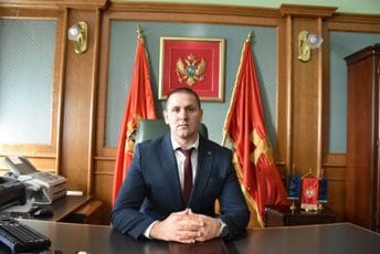 Šćepanović: Ne mogu kazati za koju je partiju radilo lice uhapšeno zbog sumnje u povredu izbornog prava Šćepanović: Ne mogu kazati za koju je partiju radilo lice uhapšeno zbog sumnje u povredu izbornog prava