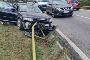 Udes kod Željezničke stanice u Zeti: Udario u ogradu pored puta