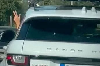 (VIDEO) Hrvatska: Kažnjen Srbin čije dijete je iz automobila mahalo sa tri prsta (VIDEO) Hrvatska: Kažnjen Srbin čije dijete je iz automobila mahalo sa tri prsta