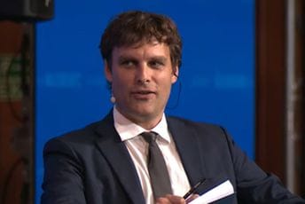 "Govoriće na najljepšem jeziku - crnogorskom": Ovako je moderator na GLOBSEC-u najavio Đukanovića "Govoriće na najljepšem jeziku - crnogorskom": Ovako je moderator na GLOBSEC-u najavio Đukanovića