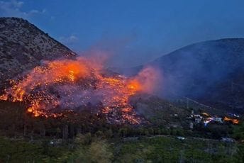 Veliki požar kod Splita: Na terenu više od 80 vatrogasaca i četiri kanadera