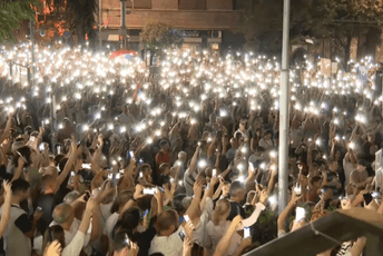 Protest u Beogradu: Traže da RTS izvještava o protestima protiv rudarenja litijuma Protest u Beogradu: Traže da RTS izvještava o protestima protiv rudarenja litijuma
