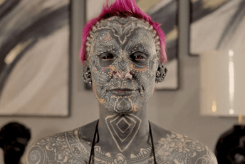 (VIDEO) Žena sa najviše tetovaža na svijetu ulazi u Ginisovu knjigu rekorda (VIDEO) Žena sa najviše tetovaža na svijetu ulazi u Ginisovu knjigu rekorda