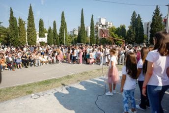 (FOTO / VIDEO) Podgorica: Pogledajte kako je bilo na dočeku 135 đaka prvaka OŠ "Vuk Karadžić" (FOTO / VIDEO) Podgorica: Pogledajte kako je bilo na dočeku 135 đaka prvaka OŠ "Vuk Karadžić"