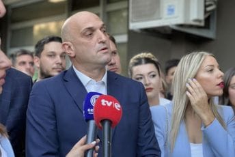 DPS predao listu u Podgorici; Abdić: Sa nama nema kalkulacija DPS predao listu u Podgorici; Abdić: Sa nama nema kalkulacija