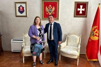 Đurašković poručio Rajzing Rajnke: Podržavam borbu CPC za povratak zauzetih hramova Đurašković poručio Rajzing Rajnke: Podržavam borbu CPC za povratak zauzetih hramova