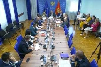 Članovi odbora usvojili Predlog o nabavci dva patrolna broda iz Francuske; Krapović: Nabavka u skladu je sa Ustavom i Zakonom Članovi odbora usvojili Predlog o nabavci dva patrolna broda iz Francuske; Krapović: Nabavka u skladu je sa Ustavom i Zakonom