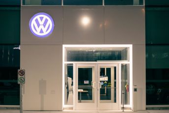 Volkswagen najavio zatvaranje fabrika u Njemačkoj: "Tržište jednostavno više ne postoji" Volkswagen najavio zatvaranje fabrika u Njemačkoj: "Tržište jednostavno više ne postoji"