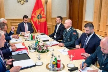 Milatović neće dozvoliti usvajanje nezakonite odluke o penzionisanju generala Lazarevića Milatović neće dozvoliti usvajanje nezakonite odluke o penzionisanju generala Lazarevića