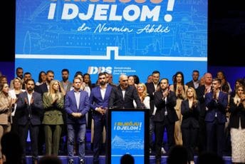 Abdić: Poslaćemo aktuelnu vlast u političku prošlost 29. septembra (VIDEO) Abdić: Poslaćemo aktuelnu vlast u političku prošlost 29. septembra (VIDEO)