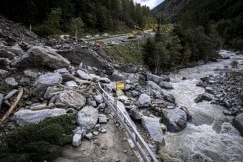 Turiste evakuisali helikopterom iz poznatog švajcarskog ljetovališta