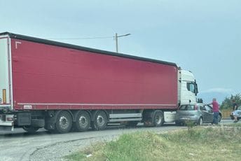 Udes u Podgorici: U Ulici Vojislavljevića sudarili se kamion i automobil, nema povrijeđenih