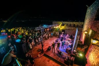 Od hip-hopa preko elektronike, džeza i soula, pa do sevdalinke: Marčelo i bend oduševili publiku 18. HSF Od hip-hopa preko elektronike, džeza i soula, pa do sevdalinke: Marčelo i bend oduševili publiku 18. HSF