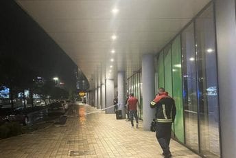(VIDEO) SPO duže od sat tražio bombu u kolima ispred Cue hotela, a gosti nijesu evakuisani