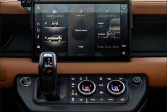 Da li su ekrani u automobilima opasniji od korišćenja mobilnog telefona?