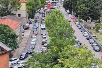 U Kotoru pokrenuli peticiju: Dozlogrdili im kolapsi, prijete i blokadom puta U Kotoru pokrenuli peticiju: Dozlogrdili im kolapsi, prijete i blokadom puta