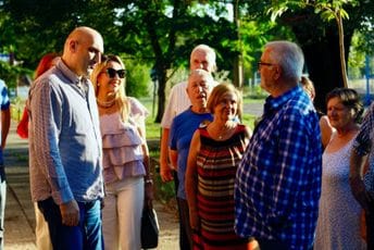 Abdić u Piperima: Unaprijedićemo putnu infrastrukturu i vodosnabdijevanje Radovča i iskoristiti turističke potencijale Duklje Abdić u Piperima: Unaprijedićemo putnu infrastrukturu i vodosnabdijevanje Radovča i iskoristiti turističke potencijale Duklje