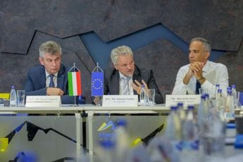Dilomate EU u posjeti Crnoj Gori; Satler: EU spremna za nove članice, pozivam sve donosioce odluka da ovaj trenutak iskoriste Dilomate EU u posjeti Crnoj Gori; Satler: EU spremna za nove članice, pozivam sve donosioce odluka da ovaj trenutak iskoriste