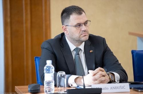 Anđušić: Kamata na novo zaduženje 80 miliona, svaki građanin bi dobio povoljnije uslove za kredit od Vlade