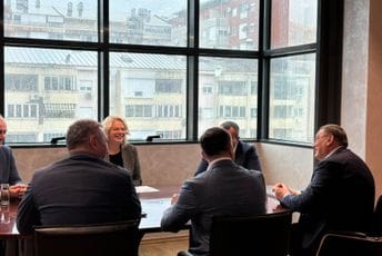 Ministarka Vukićević sa direktorom “Puteva Srbije”: Intenzivirati saradnju na projektu autoputa Bar - Beograd Ministarka Vukićević sa direktorom “Puteva Srbije”: Intenzivirati saradnju na projektu autoputa Bar - Beograd