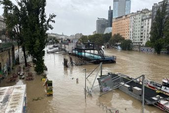 (FOTO/VIDEO) Haotične scene iz Beča: Izlila se rijeka i potopila ulice, ugrožene zgrade i kuće