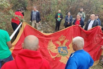 Patriote Nikšića podigle crnogorsku zastavu na Uzdomir (FOTO / VIDEO)