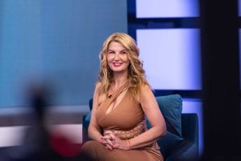 Dedić: Voljela bih da i u Crnoj Gori budem priznata kao književnica, zovite me, nije meni teško da sjednem u kola i da vozim Dedić: Voljela bih da i u Crnoj Gori budem priznata kao književnica, zovite me, nije meni teško da sjednem u kola i da vozim