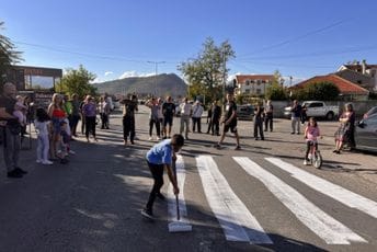 Gornja Gorica: Mještani opet blokirali saobraćaj, danas nacrtali i 'zebru'