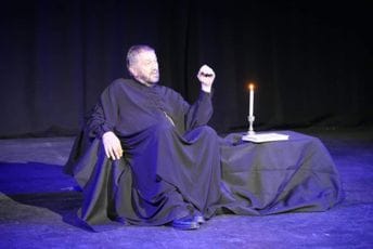 Na otvaranju međunarodnog pozorišnog festivala u Biškeku: "Potonja ura Njegoševa" izvedena u Kirgistanu Na otvaranju međunarodnog pozorišnog festivala u Biškeku: "Potonja ura Njegoševa" izvedena u Kirgistanu