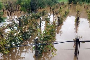 (FOTO) Nevrijeme pričinilo štetu na području barske opštine: Izlili se bujični tokovi, poplave u Crmnici