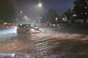 Problemi u Skadru: Na ulicama potop, stradala jedna osoba Problemi u Skadru: Na ulicama potop, stradala jedna osoba