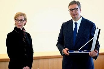 Vučić odlikovao ambasadorku Mađarske pri UN zbog protivljenja Rezoluciji o Srebrenici