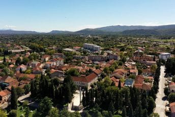 Danilovgrađani protestuju zbog najavljenog poskupljenja vode; Jovanović: Cilj je da izvršimo pritisak na odbornike