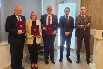 Sastanak Inicijative 2020 u Baru: Povelje Transparetnost uručene Mojci Prelesnik, Zoranu Pičuljanu i Muhamedu Đokaju Sastanak Inicijative 2020 u Baru: Povelje Transparetnost uručene Mojci Prelesnik, Zoranu Pičuljanu i Muhamedu Đokaju