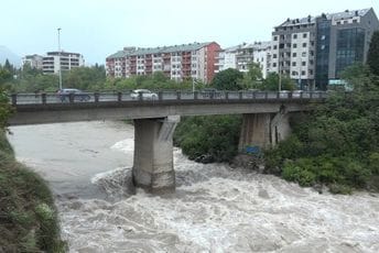 Za 24 sata porasla devet metara: Pogledajte kako izgleda Morača iz vazduha (VIDEO)