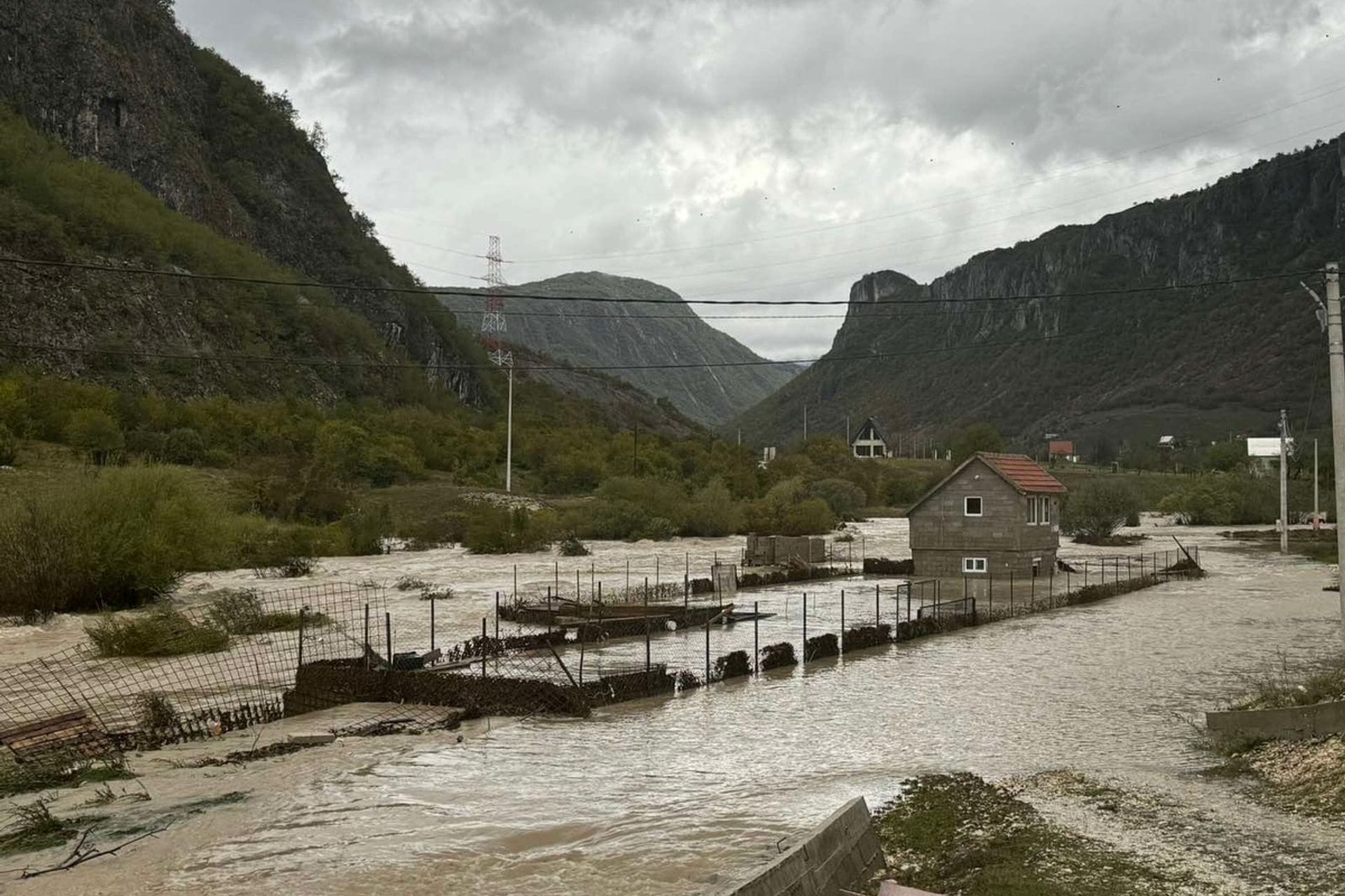 Fotografija 1: Jakić: Opštinska Komisija brzo će završiti svoj dio posla, na potezu država