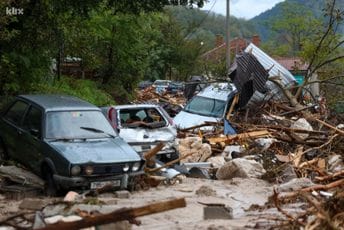 (FOTO) Novinarske ekipe u selu Jablanica: Mjesto je neprepoznatljivo, od prizora se ledi krv u žilama