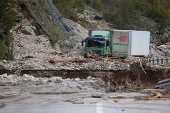 Ispovijest vozača iz BiH: Klizište je ispred mene odnijelo sve, u zadnjem trenutku sam se uspio izvući