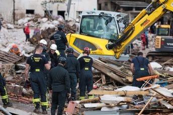 Spasioci u Jablanici spasili malo dijete: Bilo  ispod ploče teške dvije tone